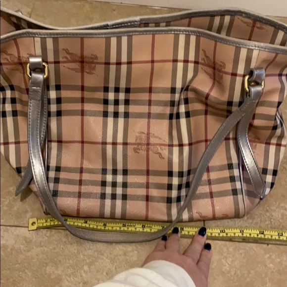 Burberry purse. authentic. - Picture 9 of 9
